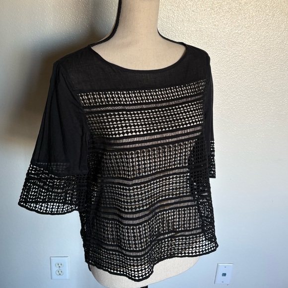 Modern Black Geometric Shape Lace Top - Picture 2 of 7